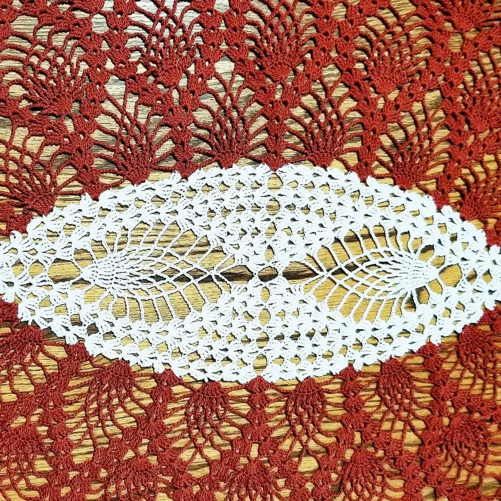 Vintage Style New Hand Crafted Russet & White Pineapple 32" x 22 1/2" Doily - Picture 3 of 4